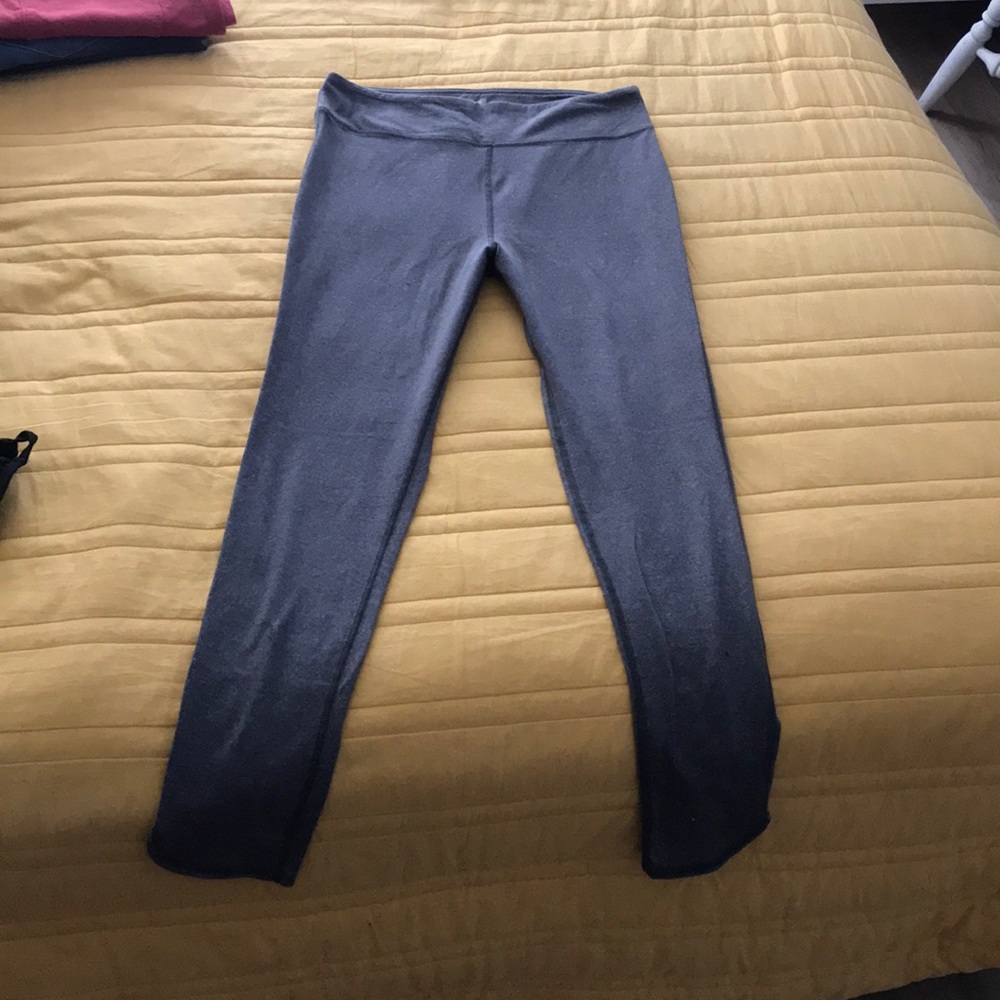 Gray leggings with a cut at the bottom from khols